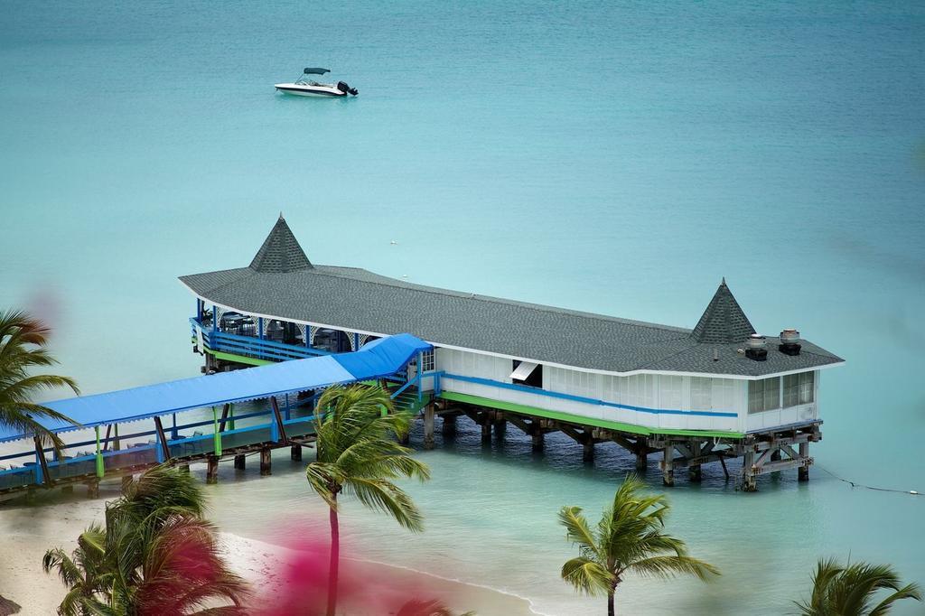 Starfish Halcyon Cove Hotel Dickenson Bay Екстериор снимка